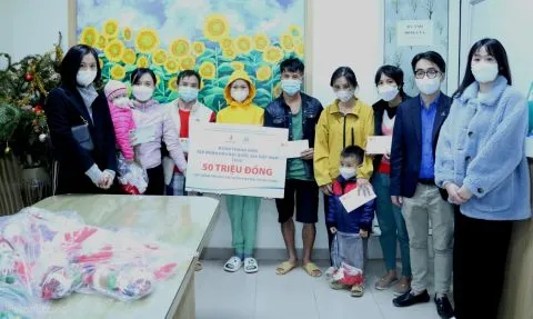 Đoàn Thanh niên Tổng cục thăm và tặng quà bệnh nhi có hoàn cảnh khó khăn tại Bệnh viện nhi Trung ương